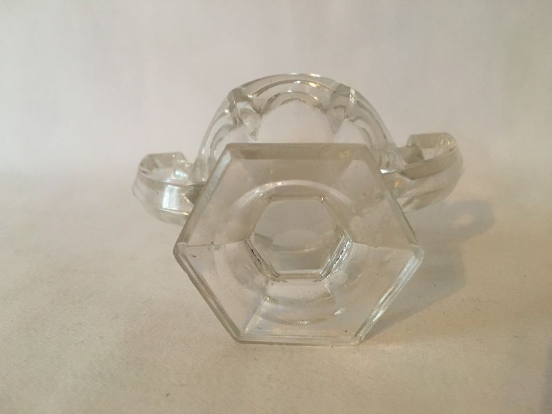 Saltkar,Pressglass med elegante hanker