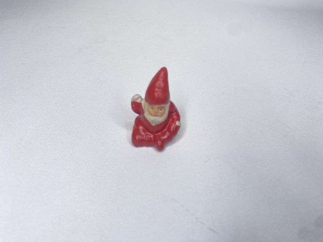 Hovedbilde Liten sittende nisse i keramikk