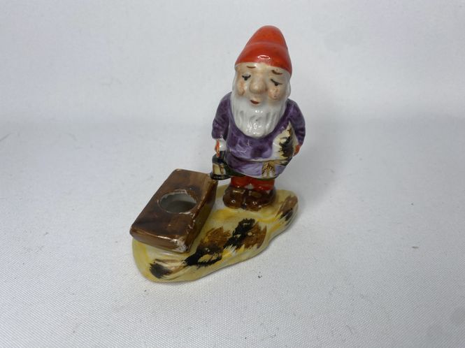 Hovedbilde Liten nissefigur med lysholder
